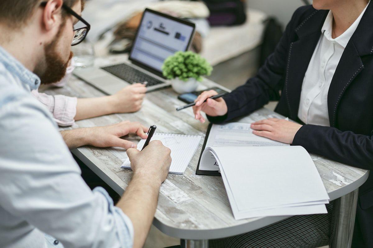 Mennyi személyi kölcsönt lehet felvenni a 200 ezer forintos minimálbérből?